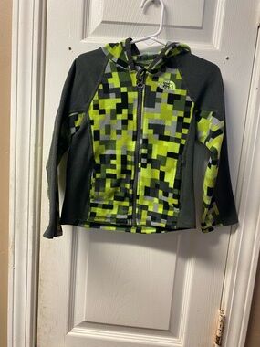 The North Face Pixel Camo Fleece Hoodie in Lime Green & Gray